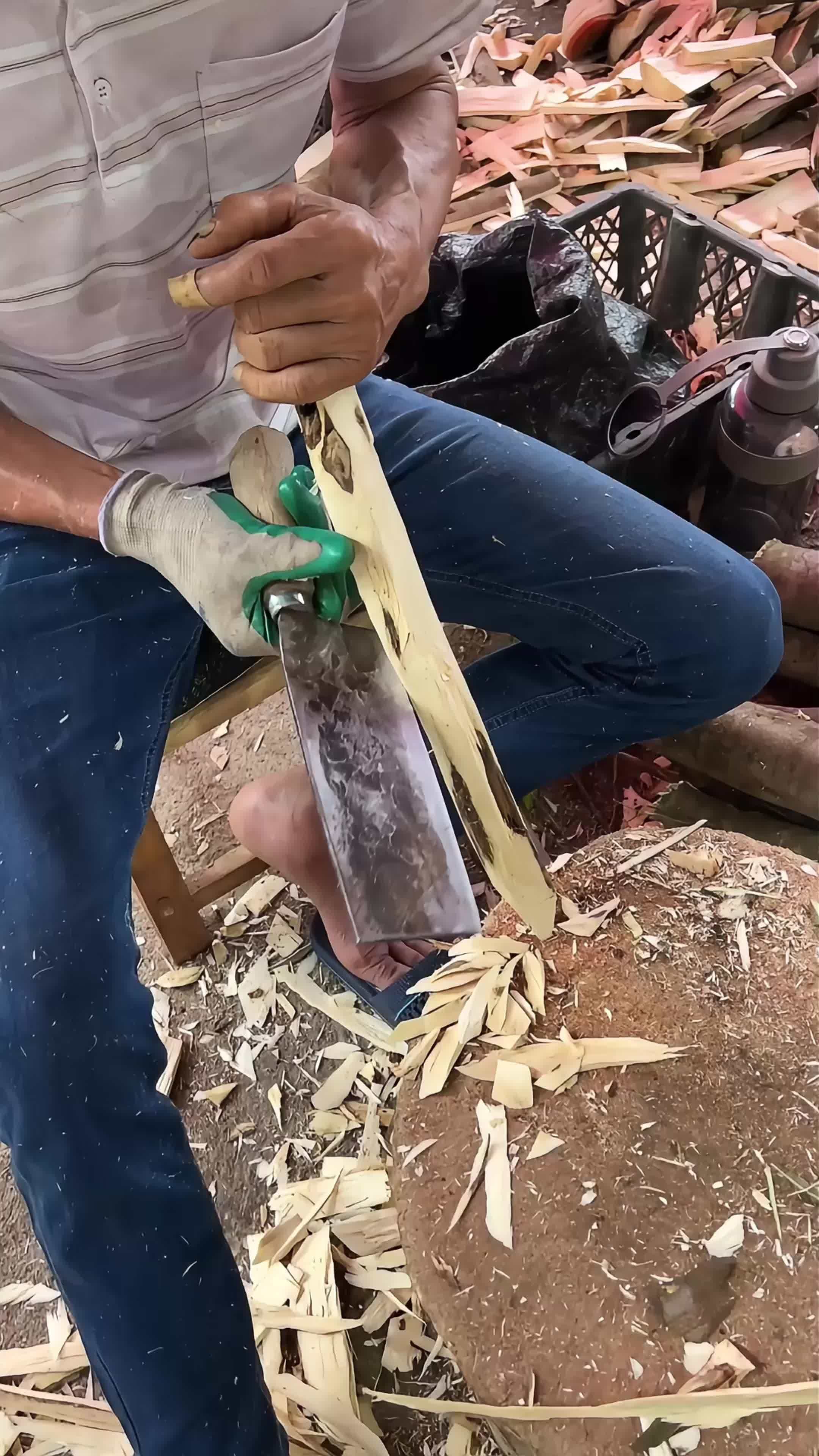 一块沉香吊牌加工全过程 沉香吊牌制作-度小视